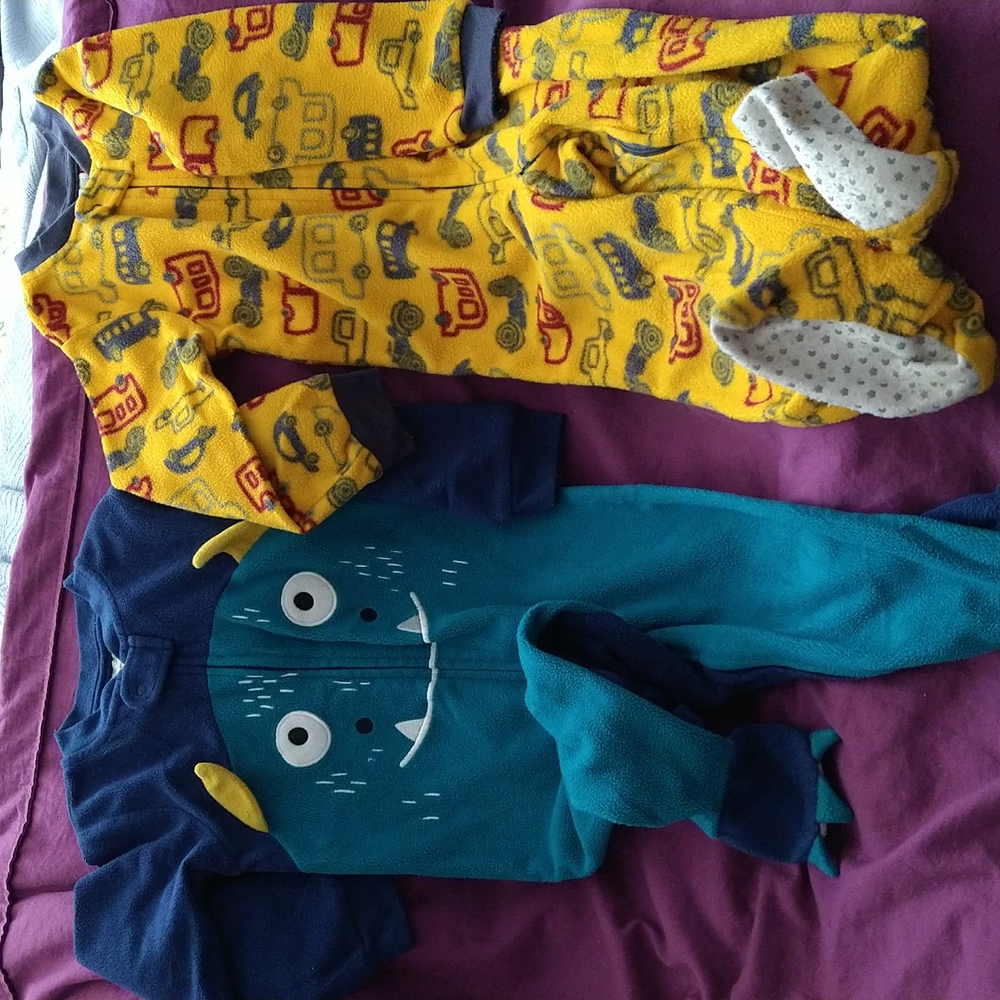 Bundle of 2 Wonderkids footie pajamas 2T